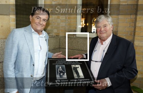 Amsterdam 1 juli 2022
Onthulling kunstwerk met daarop Willy Alberti en Johnny Kraaijkamp bij hotel Americain.
Aanwezig de kinderen Tonny Alberti en Willeke Alberti en Johnny Kraaijkamp en Sanne Kraaijkamp