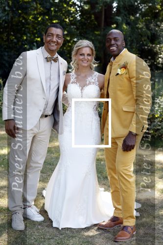 Tilburg 16 juli 2022
Trouwen Steven Brunswijk en zijn vrouw Ayla Guiaux .
Jorgen Raymann trouwde het stel