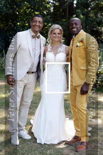 Tilburg 16 juli 2022
Trouwen Steven Brunswijk en zijn vrouw Ayla Guiaux .
Jorgen Raymann trouwde het stel