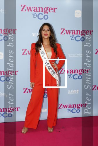 Amsterdam 25 juni 2022
Premiere zwanger en Co in Tuschinski .
Miss Nederland Julia Sinning