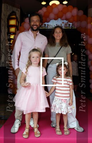 Amsterdam 3 juli 2022
Premiere Knor in Tuschinski.
Cast oa Alex Klaassen Henry v Loon en Jelka v Houten .
Kaja Wolffers met zijn vrouw en kinderen