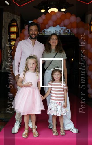 Amsterdam 3 juli 2022
Premiere Knor in Tuschinski.
Cast oa Alex Klaassen Henry v Loon en Jelka v Houten .
Kaja Wolffers met zijn vrouw en kinderen
