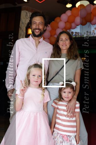 Amsterdam 3 juli 2022
Premiere Knor in Tuschinski.
Cast oa Alex Klaassen Henry v Loon en Jelka v Houten .
Kaja Wolffers met zijn vrouw en kinderen
