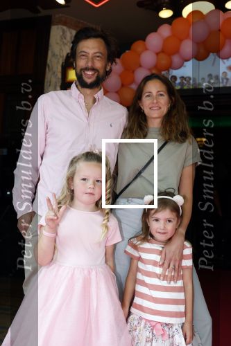 Amsterdam 3 juli 2022
Premiere Knor in Tuschinski.
Cast oa Alex Klaassen Henry v Loon en Jelka v Houten .
Kaja Wolffers met zijn vrouw en kinderen