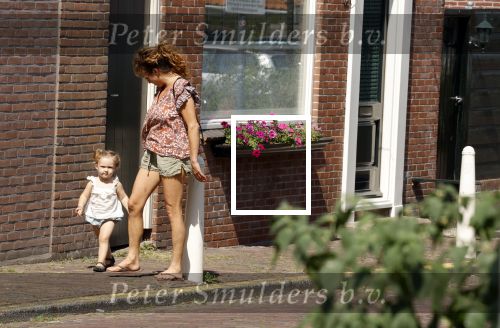 Monnickendam 19 juli 2022
Katja Schuurman met haar dochtertje Coco aan het winkelen