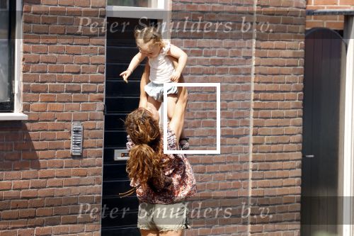 Monnickendam 19 juli 2022
Katja Schuurman met haar dochtertje Coco aan het winkelen