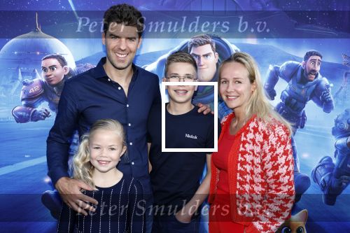 Amsterdam 12 juni 2022
Premiere Lightning (pixar) in Pathe Amsterdam noord.
Kees Kwakman met vrouw en kinderen