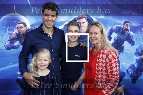 Amsterdam 12 juni 2022
Premiere Lightning (pixar) in Pathe Amsterdam noord.
Kees Kwakman met vrouw en kinderen