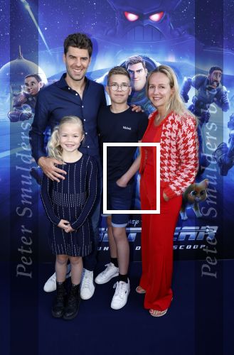 Amsterdam 12 juni 2022
Premiere Lightning (pixar) in Pathe Amsterdam noord.
Kees Kwakman met vrouw en kinderen