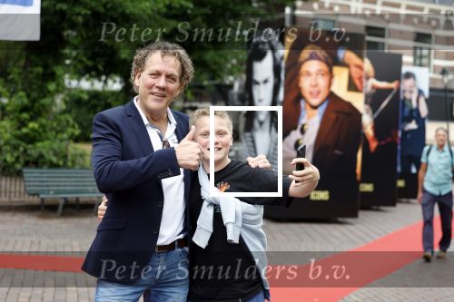 Hilversum 25 juni 2022
Opening expositie William Rutten in het foto museum in Hilversum. Humberto Tan doet de officiele opening. Kees v d Spek met een fan