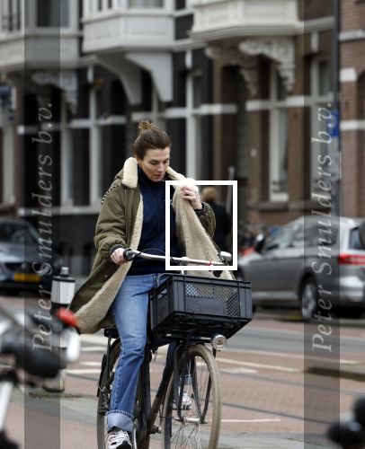 Amsterdam 16 maart 2022
Kim v Kooten op de fiets in Amsterdam zuid