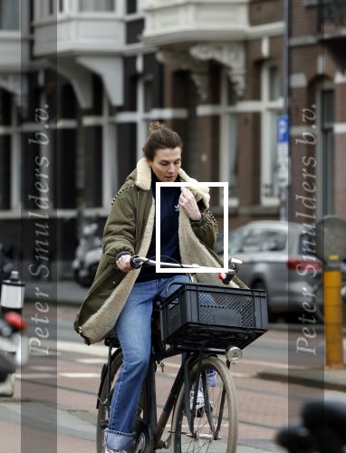 Amsterdam 16 maart 2022
Kim v Kooten op de fiets in Amsterdam zuid