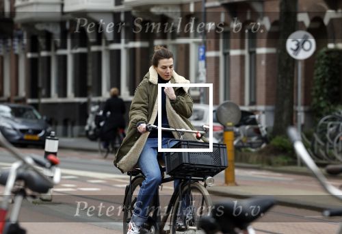 Amsterdam 16 maart 2022
Kim v Kooten op de fiets in Amsterdam zuid