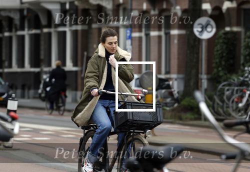 Amsterdam 16 maart 2022
Kim v Kooten op de fiets in Amsterdam zuid