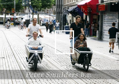 Amsterdam 3 juli 2022
Premiere Knor in Tuschinski.
Cast oa Alex Klaassen Henry v Loon en Jelka v Houten