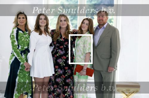 Den Haag 24 juni 2022
Het jaarlijkse fotouurtje in paleis Noordeinde. Aanwezig Koning Willem Alexander Koningin Maxima Prinses Amalia Prinses Alexia en Prinses Ariane