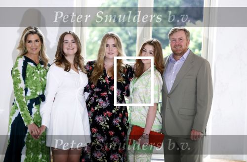 Den Haag 24 juni 2022
Het jaarlijkse fotouurtje in paleis Noordeinde. Aanwezig Koning Willem Alexander Koningin Maxima Prinses Amalia Prinses Alexia en Prinses Ariane