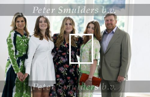 Den Haag 24 juni 2022
Het jaarlijkse fotouurtje in paleis Noordeinde. Aanwezig Koning Willem Alexander Koningin Maxima Prinses Amalia Prinses Alexia en Prinses Ariane