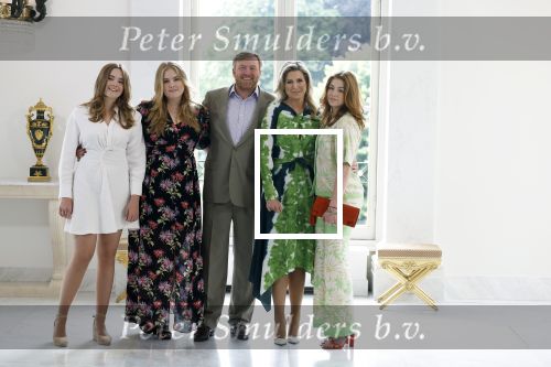 Den Haag 24 juni 2022
Het jaarlijkse fotouurtje in paleis Noordeinde. Aanwezig Koning Willem Alexander Koningin Maxima Prinses Amalia Prinses Alexia en Prinses Ariane