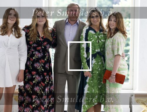 Den Haag 24 juni 2022
Het jaarlijkse fotouurtje in paleis Noordeinde. Aanwezig Koning Willem Alexander Koningin Maxima Prinses Amalia Prinses Alexia en Prinses Ariane