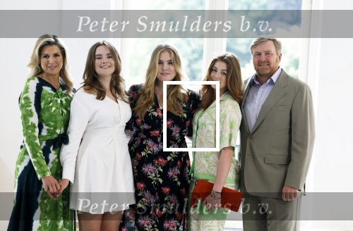 Den Haag 24 juni 2022
Het jaarlijkse fotouurtje in paleis Noordeinde. Aanwezig Koning Willem Alexander Koningin Maxima Prinses Amalia Prinses Alexia en Prinses Ariane