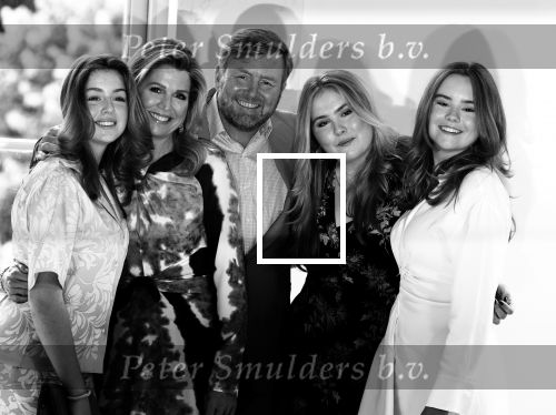 Den Haag 24 juni 2022
Het jaarlijkse fotouurtje in paleis Noordeinde. Aanwezig Koning Willem Alexander Koningin Maxima Prinses Amalia Prinses Alexia en Prinses Ariane