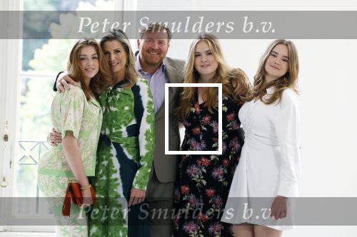 Den Haag 24 juni 2022
Het jaarlijkse fotouurtje in paleis Noordeinde. Aanwezig Koning Willem Alexander Koningin Maxima Prinses Amalia Prinses Alexia en Prinses Ariane