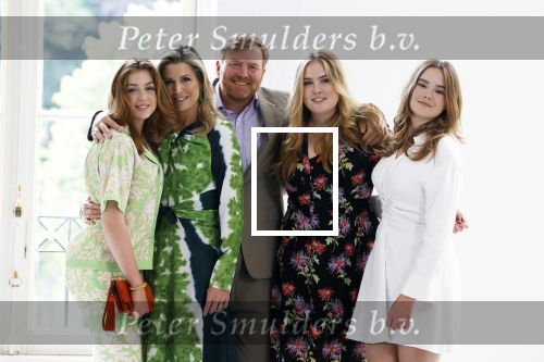 Den Haag 24 juni 2022
Het jaarlijkse fotouurtje in paleis Noordeinde. Aanwezig Koning Willem Alexander Koningin Maxima Prinses Amalia Prinses Alexia en Prinses Ariane
