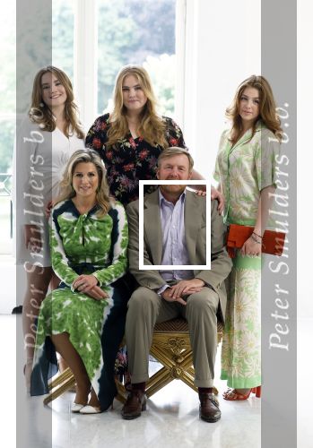 Den Haag 24 juni 2022
Het jaarlijkse fotouurtje in paleis Noordeinde. Aanwezig Koning Willem Alexander Koningin Maxima Prinses Amalia Prinses Alexia en Prinses Ariane
