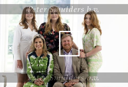 Den Haag 24 juni 2022
Het jaarlijkse fotouurtje in paleis Noordeinde. Aanwezig Koning Willem Alexander Koningin Maxima Prinses Amalia Prinses Alexia en Prinses Ariane