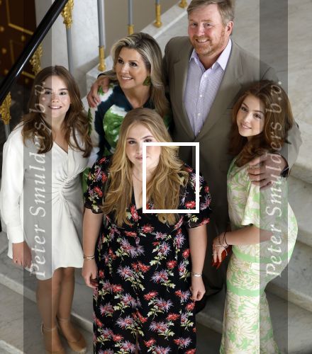 Den Haag 24 juni 2022
Het jaarlijkse fotouurtje in paleis Noordeinde. Aanwezig Koning Willem Alexander Koningin Maxima Prinses Amalia Prinses Alexia en Prinses Ariane