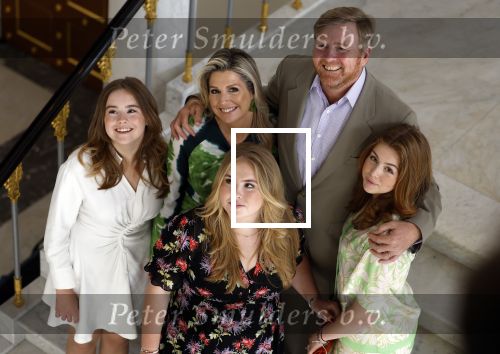 Den Haag 24 juni 2022
Het jaarlijkse fotouurtje in paleis Noordeinde. Aanwezig Koning Willem Alexander Koningin Maxima Prinses Amalia Prinses Alexia en Prinses Ariane