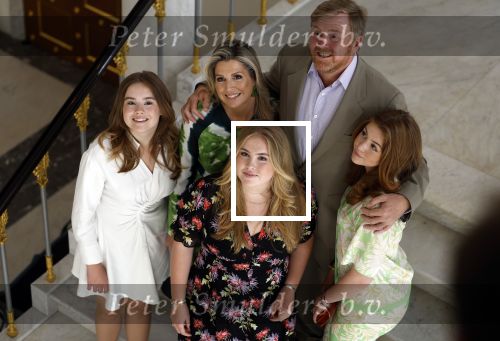 Den Haag 24 juni 2022
Het jaarlijkse fotouurtje in paleis Noordeinde. Aanwezig Koning Willem Alexander Koningin Maxima Prinses Amalia Prinses Alexia en Prinses Ariane