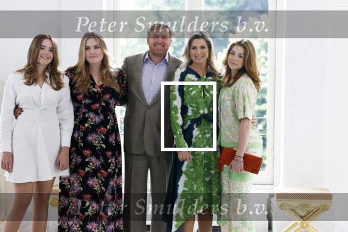 Den Haag 24 juni 2022
Het jaarlijkse fotouurtje in paleis Noordeinde. Aanwezig Koning Willem Alexander Koningin Maxima Prinses Amalia Prinses Alexia en Prinses Ariane