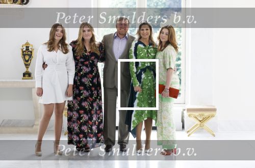 Den Haag 24 juni 2022
Het jaarlijkse fotouurtje in paleis Noordeinde. Aanwezig Koning Willem Alexander Koningin Maxima Prinses Amalia Prinses Alexia en Prinses Ariane