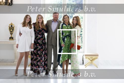 Den Haag 24 juni 2022
Het jaarlijkse fotouurtje in paleis Noordeinde. Aanwezig Koning Willem Alexander Koningin Maxima Prinses Amalia Prinses Alexia en Prinses Ariane