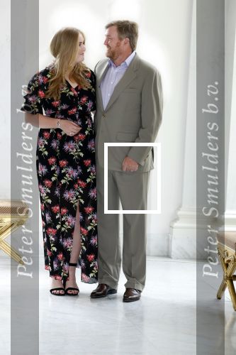 Den Haag 24 juni 2022
Het jaarlijkse fotouurtje in paleis Noordeinde. Aanwezig Koning Willem Alexander Koningin Maxima Prinses Amalia Prinses Alexia en Prinses Ariane