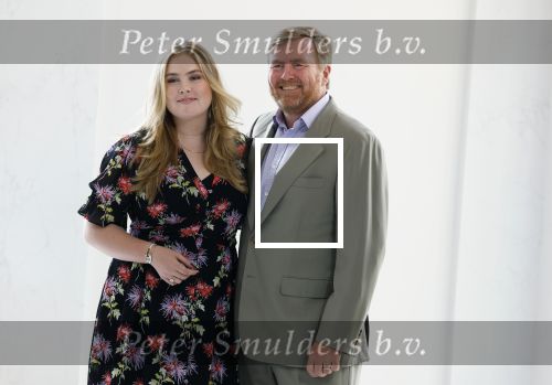 Den Haag 24 juni 2022
Het jaarlijkse fotouurtje in paleis Noordeinde. Aanwezig Koning Willem Alexander Koningin Maxima Prinses Amalia Prinses Alexia en Prinses Ariane