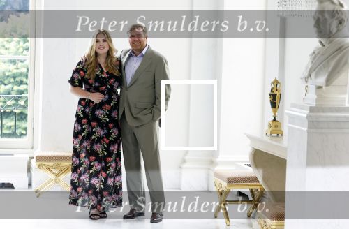 Den Haag 24 juni 2022
Het jaarlijkse fotouurtje in paleis Noordeinde. Aanwezig Koning Willem Alexander Koningin Maxima Prinses Amalia Prinses Alexia en Prinses Ariane