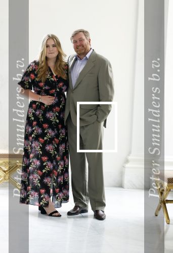 Den Haag 24 juni 2022
Het jaarlijkse fotouurtje in paleis Noordeinde. Aanwezig Koning Willem Alexander Koningin Maxima Prinses Amalia Prinses Alexia en Prinses Ariane