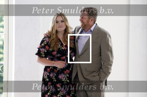 Den Haag 24 juni 2022
Het jaarlijkse fotouurtje in paleis Noordeinde. Aanwezig Koning Willem Alexander Koningin Maxima Prinses Amalia Prinses Alexia en Prinses Ariane