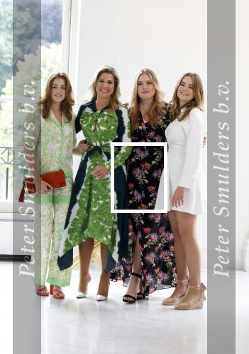 Den Haag 24 juni 2022
Het jaarlijkse fotouurtje in paleis Noordeinde. Aanwezig Koning Willem Alexander Koningin Maxima Prinses Amalia Prinses Alexia en Prinses Ariane