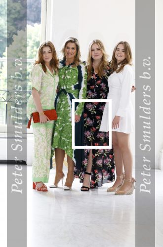 Den Haag 24 juni 2022
Het jaarlijkse fotouurtje in paleis Noordeinde. Aanwezig Koning Willem Alexander Koningin Maxima Prinses Amalia Prinses Alexia en Prinses Ariane