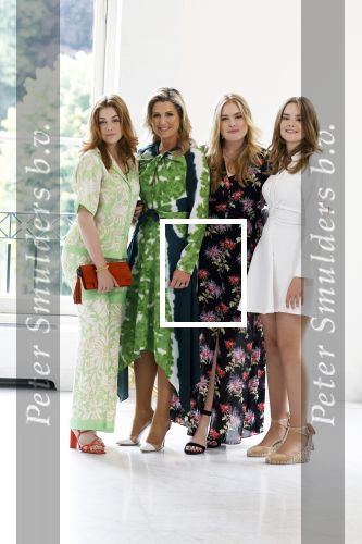 Den Haag 24 juni 2022
Het jaarlijkse fotouurtje in paleis Noordeinde. Aanwezig Koning Willem Alexander Koningin Maxima Prinses Amalia Prinses Alexia en Prinses Ariane