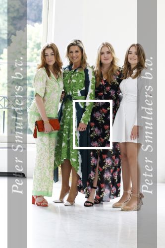 Den Haag 24 juni 2022
Het jaarlijkse fotouurtje in paleis Noordeinde. Aanwezig Koning Willem Alexander Koningin Maxima Prinses Amalia Prinses Alexia en Prinses Ariane