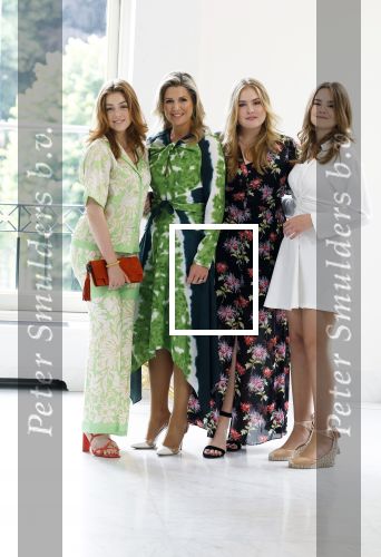 Den Haag 24 juni 2022
Het jaarlijkse fotouurtje in paleis Noordeinde. Aanwezig Koning Willem Alexander Koningin Maxima Prinses Amalia Prinses Alexia en Prinses Ariane