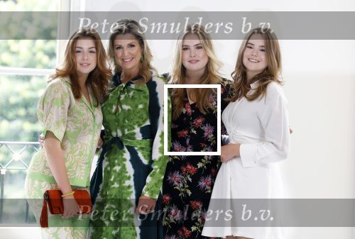 Den Haag 24 juni 2022
Het jaarlijkse fotouurtje in paleis Noordeinde. Aanwezig Koning Willem Alexander Koningin Maxima Prinses Amalia Prinses Alexia en Prinses Ariane