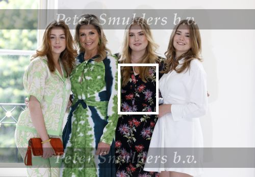 Den Haag 24 juni 2022
Het jaarlijkse fotouurtje in paleis Noordeinde. Aanwezig Koning Willem Alexander Koningin Maxima Prinses Amalia Prinses Alexia en Prinses Ariane