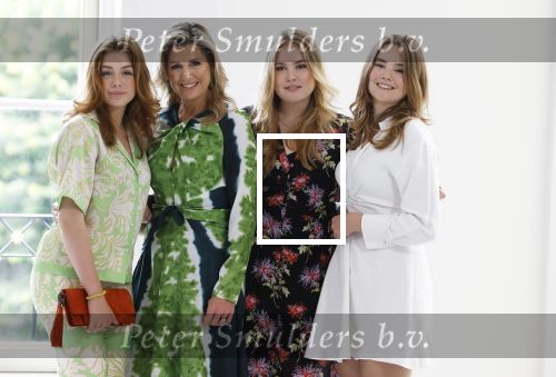 Den Haag 24 juni 2022
Het jaarlijkse fotouurtje in paleis Noordeinde. Aanwezig Koning Willem Alexander Koningin Maxima Prinses Amalia Prinses Alexia en Prinses Ariane
