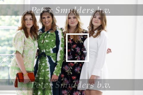 Den Haag 24 juni 2022
Het jaarlijkse fotouurtje in paleis Noordeinde. Aanwezig Koning Willem Alexander Koningin Maxima Prinses Amalia Prinses Alexia en Prinses Ariane